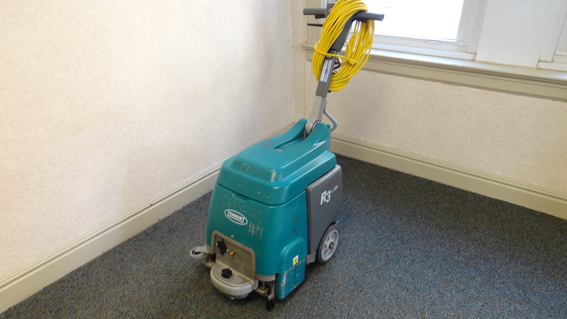 kárpittisztító gép használaton kívól